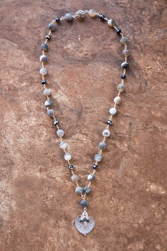 Druze crystallized agate